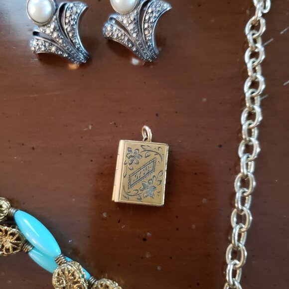 8 piece Bohemian Costume jewelry lot necklace earrings locket bracelet - Picture 3 of 11